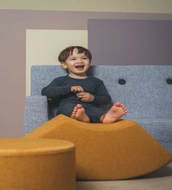 by KlipKlap Tumlemøbel - Rainbow - 57x27x30 cm - Mustard