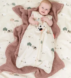 Done by Deer Sovepose - 90 cm - Tiny Farm - Sand