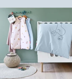 Done by Deer Sovepose - 90 cm - Lalee Powder