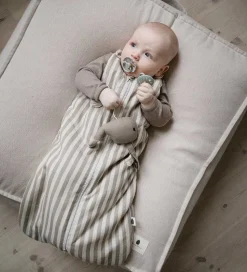 Pine Cone Sovepose - 0-6 mdr. - Mushroom Stripe